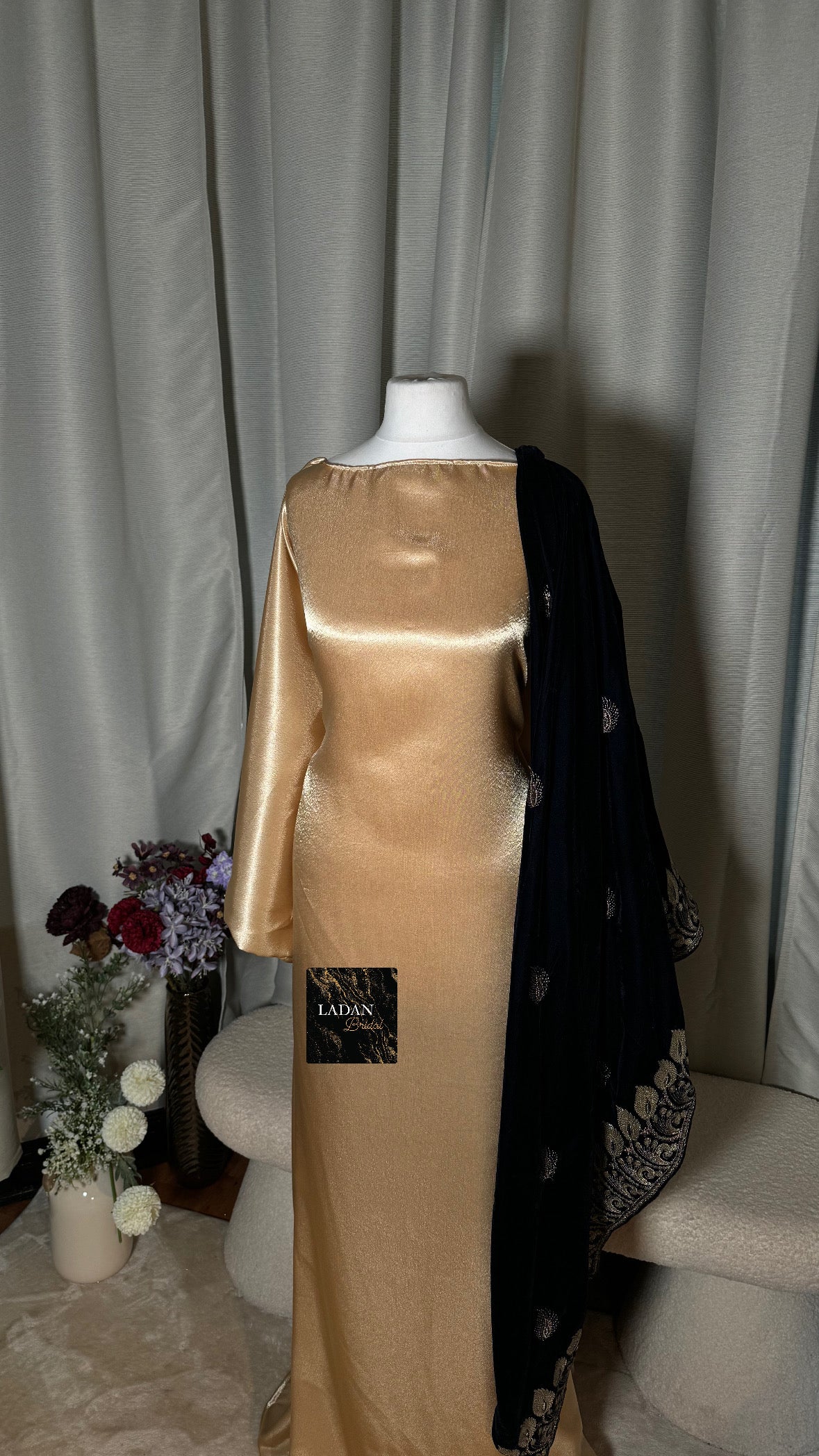 Embroidered Velvet Gabasaar | Black