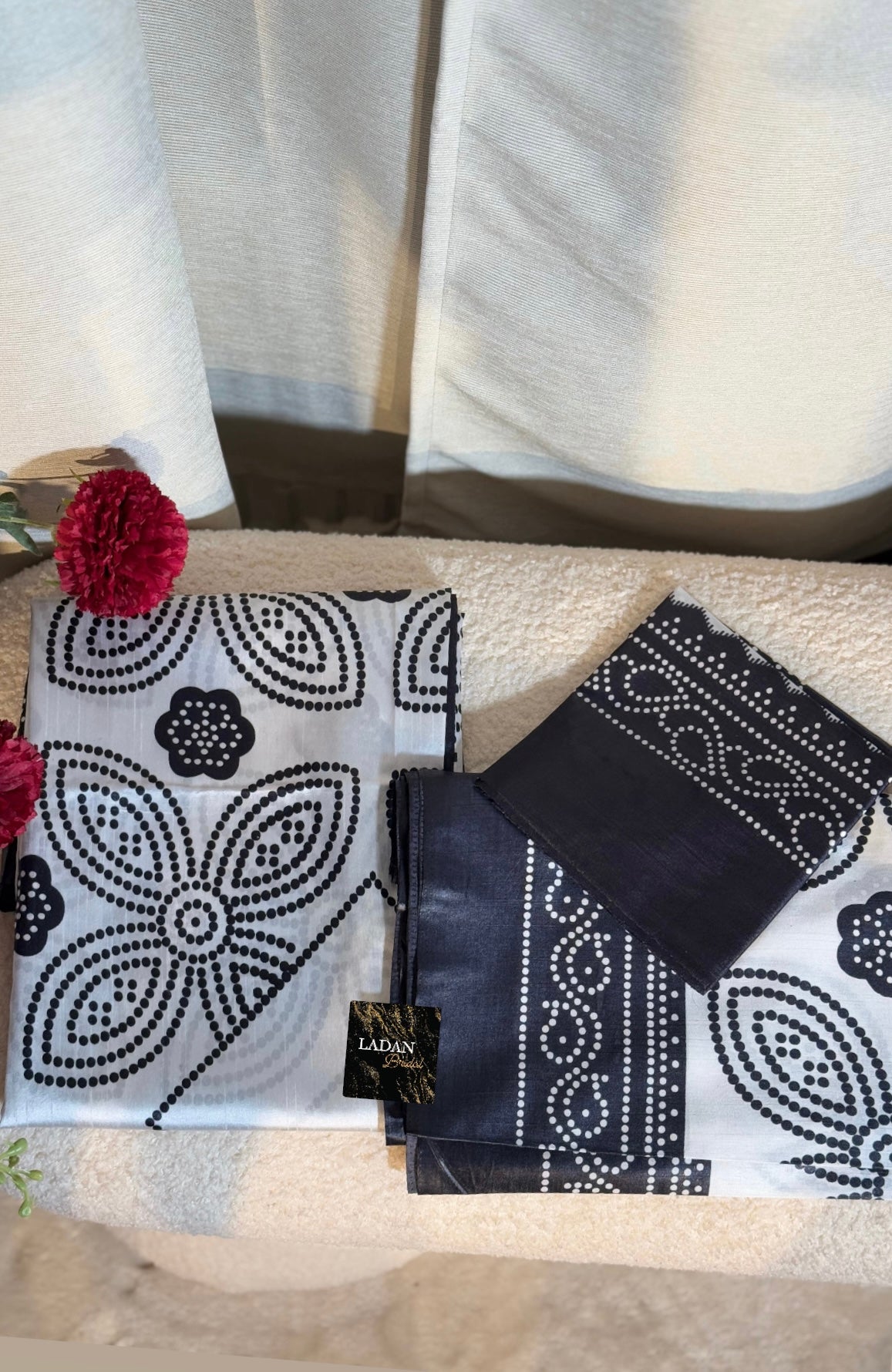 Shaash Set- White & Black