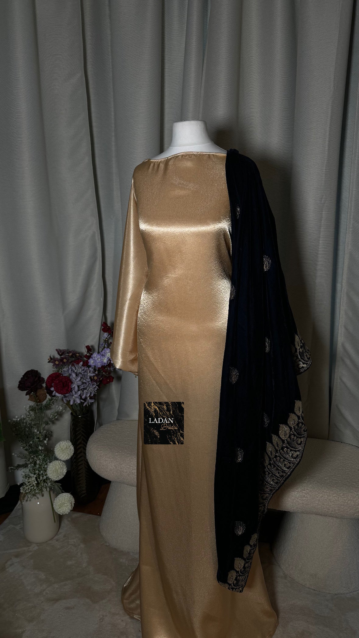 Embroidered Velvet Gabasaar | Black
