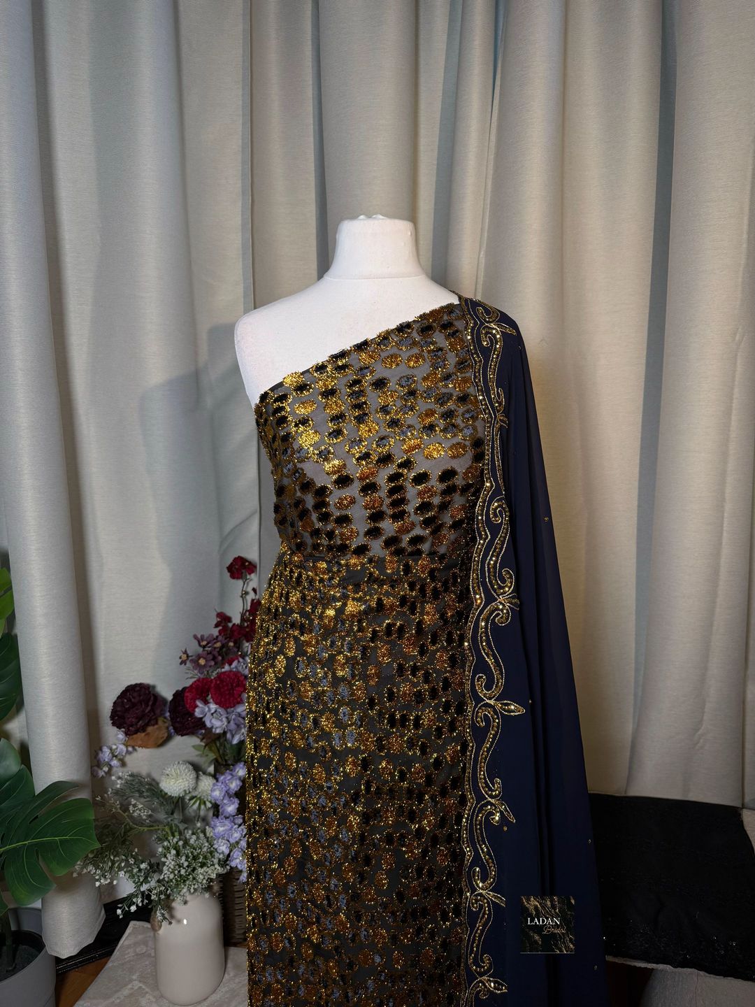 Oval Maqbal Collection | Black/Navy Blue Dirac Set