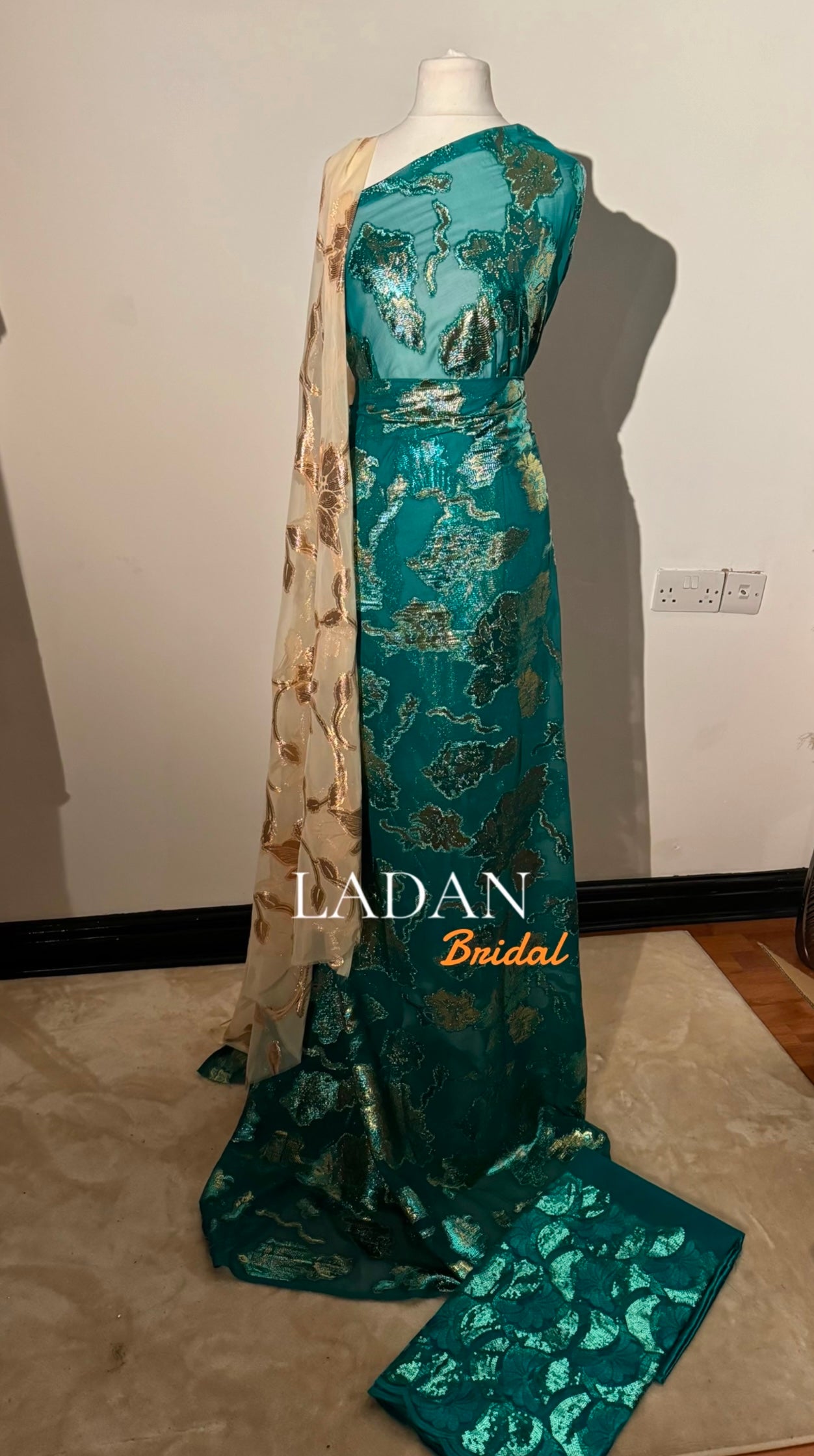 Faransawi Dirac Collection 4 | Teal Blue and Cream Gold