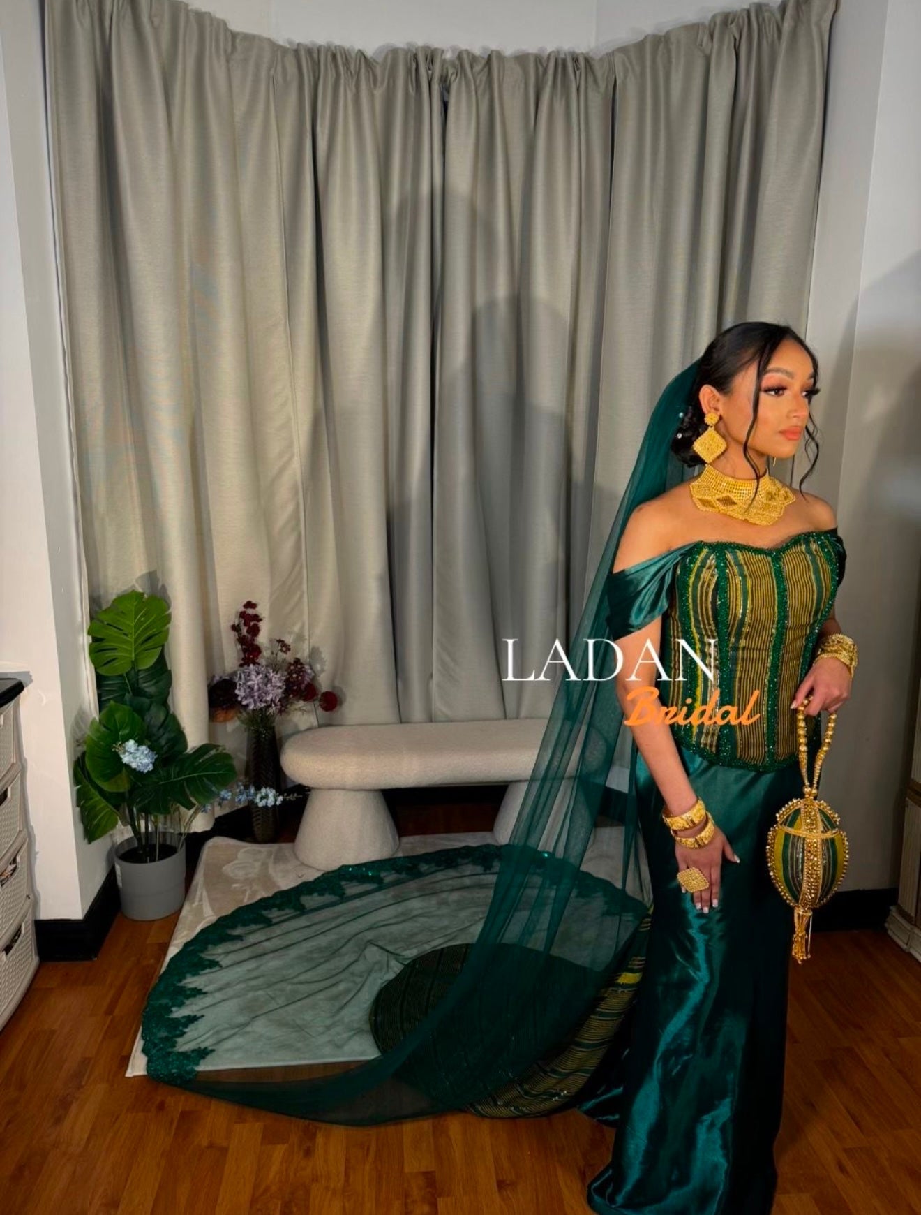 Hido iyo Dhaqan Gold bag | Green